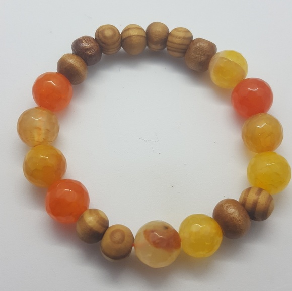 Essential oil diffusing bracelet - Picture 3 of 5